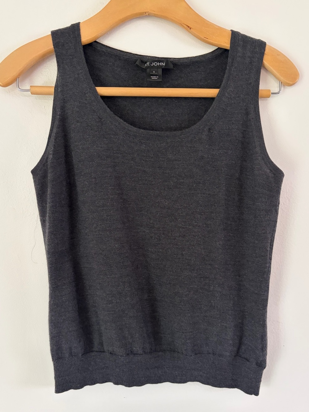 St. John 100% Wool Knit  Sweater Tank Top Charcoal Gray Size Small